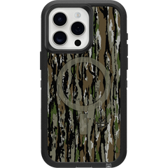 iPhone 15 Pro Max Defender Series XT Case for MagSafe Realtree