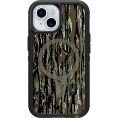 iPhone 17e, iPhone 16e, iPhone 15 and iPhone 14 Defender Series XT Case for MagSafe Realtree