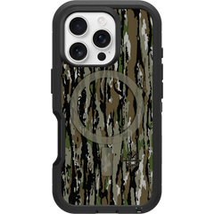 iPhone 16 Pro Defender Series Pro XT Case with MagSafe Realtree